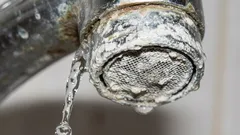 A água da torneira voltará a jorrar: uma maneira rápida de remover o calcário da rede