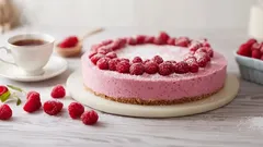 Delicado, leve e sem necessidade de ir ao forno: um sonho de framboesa pelo qual é impossível não se apaixonar.