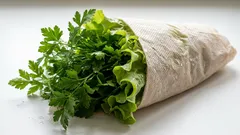 O truque do papel de cozinha para manter ervas frescas no frigorífico por mais tempo