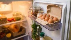 Por que os ovos não devem ser guardados na porta da geladeira, o erro mais comum na cozinha