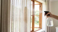Como limpar cortinas em 15 minutos sem as tirar do varão
