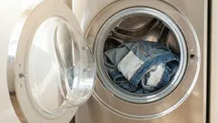 É preciso virar as calças de ganga do avesso na lavagem? Vamos ouvir os especialistas