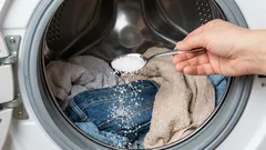 Por que é que as donas de casa adicionam sal à roupa quando a lavam: o resultado é melhor do que quando se usam produtos caros