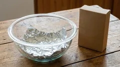 A prata ficará como nova em poucos minutos: o bicarbonato de sódio e o papel de alumínio fazem maravilhas na limpeza