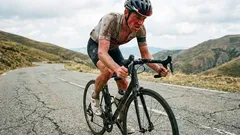 Por que é que muitas pessoas se cansam demasiado depressa quando andam de bicicleta e como um ritmo adequado melhora significativamente a resistência.