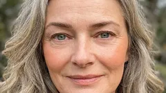 Como acertar na maquilhagem depois dos 50 sem efeito máscara nem brilho a mais