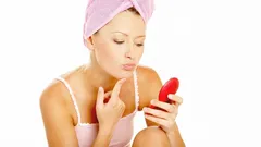 Como afinar o rosto em 5 minutos: contorno, blush e sobrancelhas que levantam