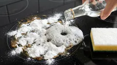 A placa de cozinha ficará livre de gordura incrustada: basta água e dois ingredientes baratos