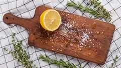 A tábua de cortar vai ficar com um cheiro fresco: maneiras simples de eliminar os odores desagradáveis