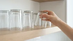 Por que é que os copos e as chávenas devem ser guardados de cabeça para baixo: lembre-se disso para o resto da vida