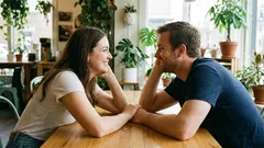 Como perceber se é interesse ou apenas simpatia: 3 pilares e 9 sinais a observar